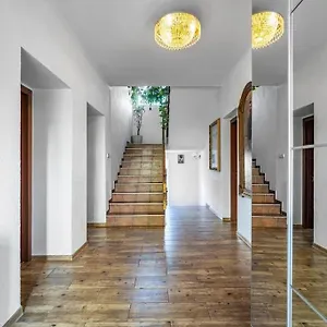 Bajecne Ve S Bazenem A Terasou. Apartmán